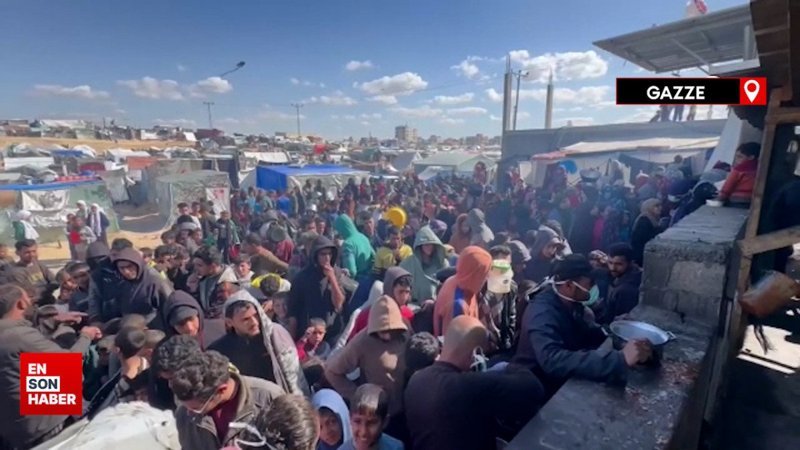 Filistinliler bir kap yemek yiyebilmek için saatlerce sıra bekliyor