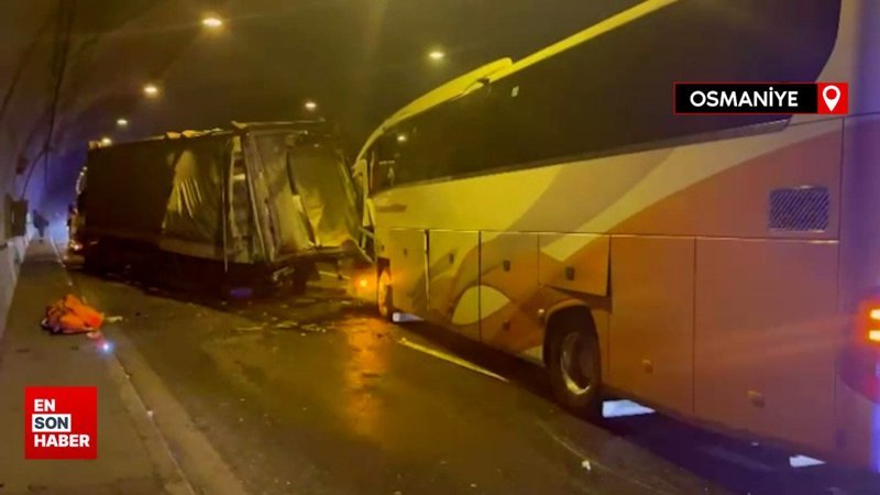 Osmaniye'de yolcu otobüsü tıra çarptı