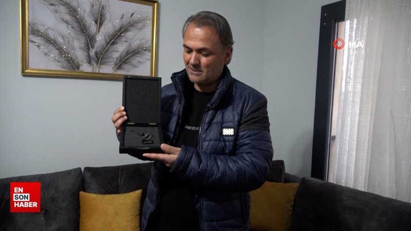 Hatay'da afetzede vatandaş anahtarını teslim aldığı evine kavuştu