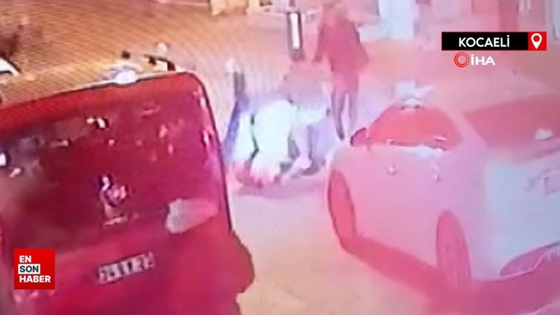 Kocaeli'de yolda yürürken birden kavgaya tutuştular