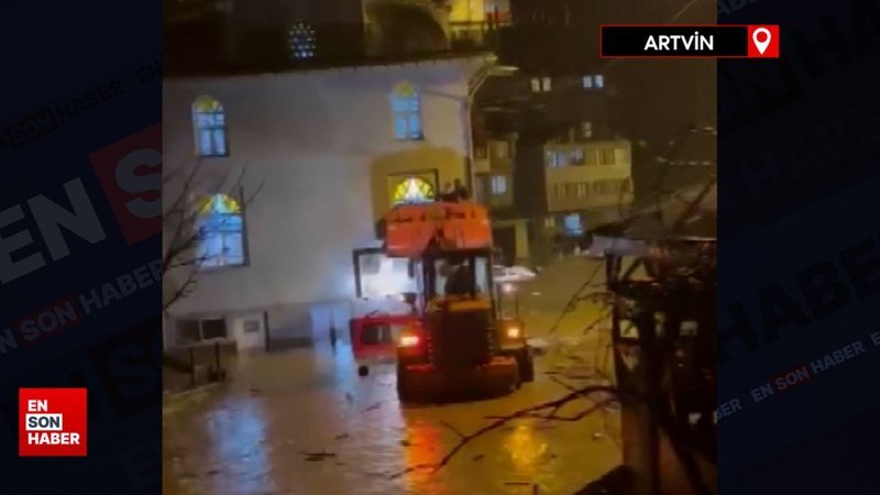 Artvin'de sağanak yağış sele neden oldu mahsur kalan cemaat kurtarıldı