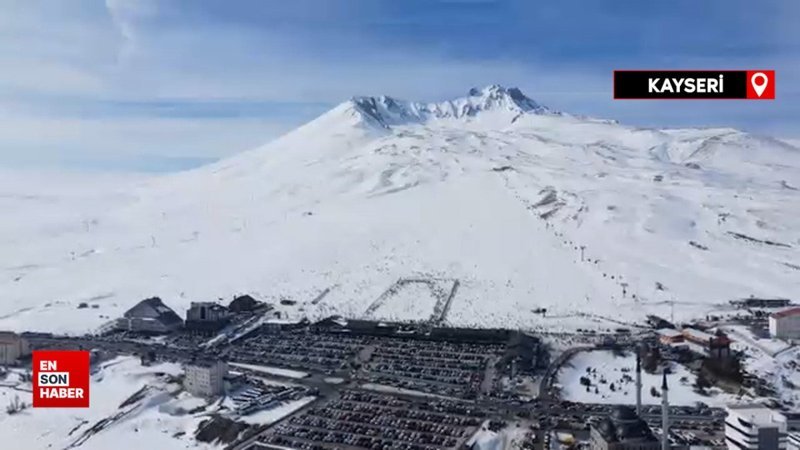 Erciyes kayak severler ile doldu taştı