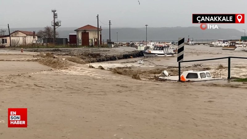 Çanakkale’de sağanak yağış nedeniyle Kepez çayı taştı