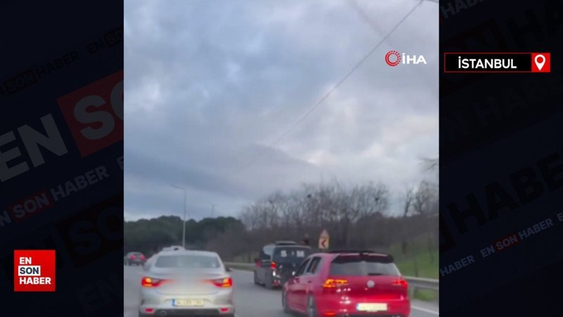 İstanbul'da düğün konvoyunun trafiği tehlikeye düşürdüğü anlar kamerada