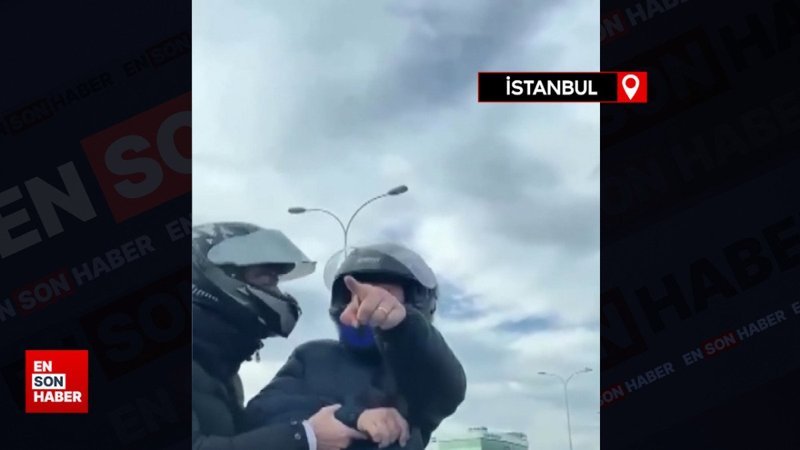 Maltepe'de motosikletli sürücü önünü kestiği otomobili yumrukladı