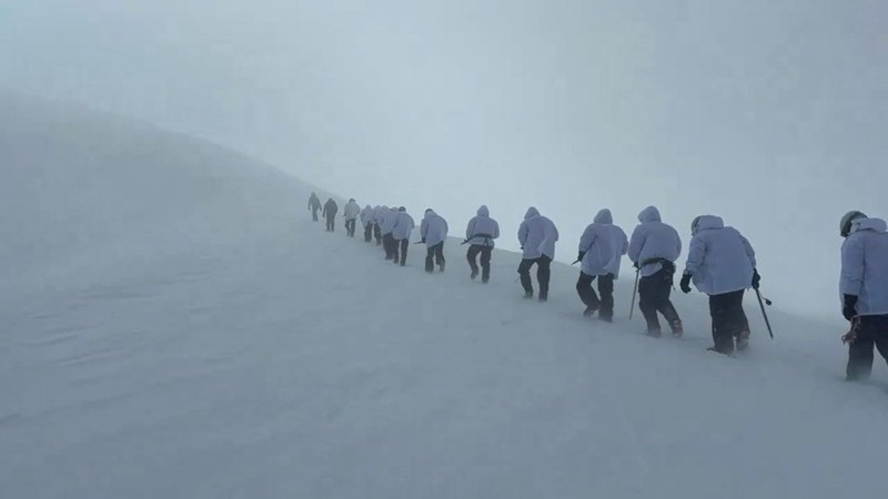 MSB paylaştı: Mehmetçik'in zorlu kış eğitimi