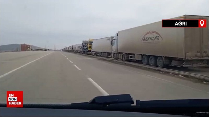 Ağrı'da İran sınırında 30 kilometre tır kuyruğu
