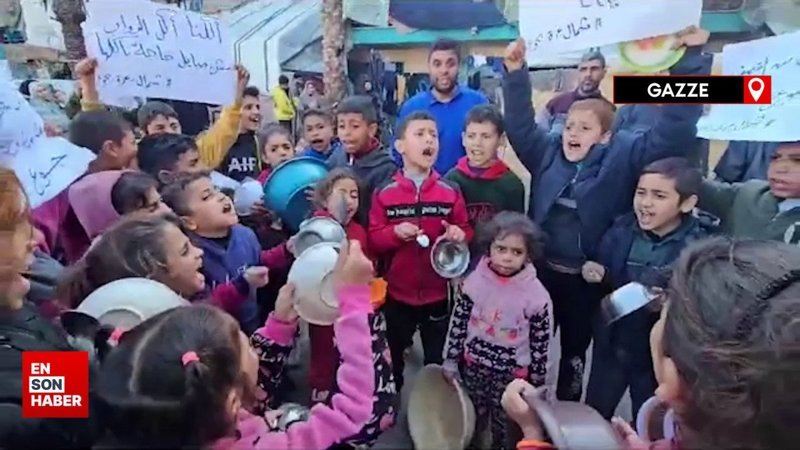 Gazze'de yiyecek sıkıntısı yaşayan çocuklar gösteri düzenledi