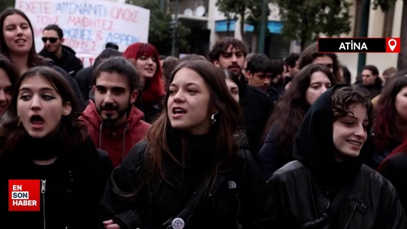 Yunanistan'da öğrenci ve eğitimciler özel üniversite açılmaması için eylem düzenledi