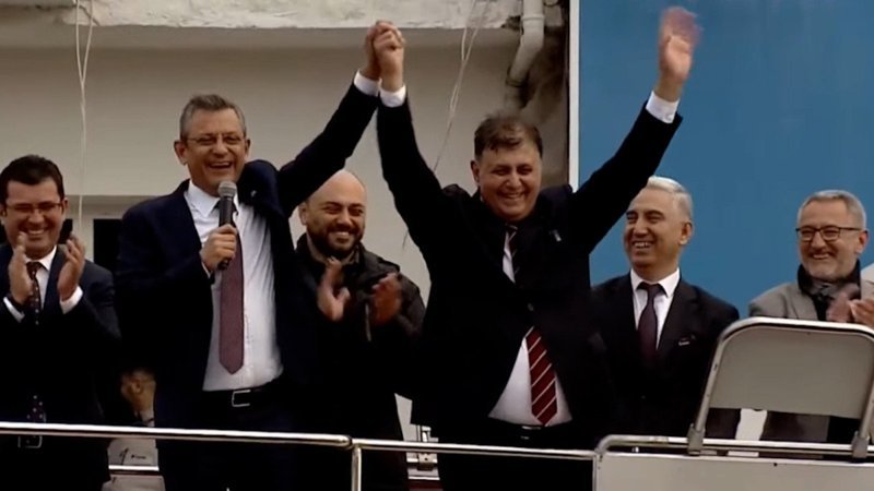 Özgür Özel, Cemil Tugay’ı tanımadı: Yanlış eli kaldırdı