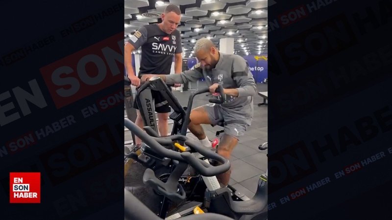Yıldız futbolcu Neymar antrenmanlara başladı