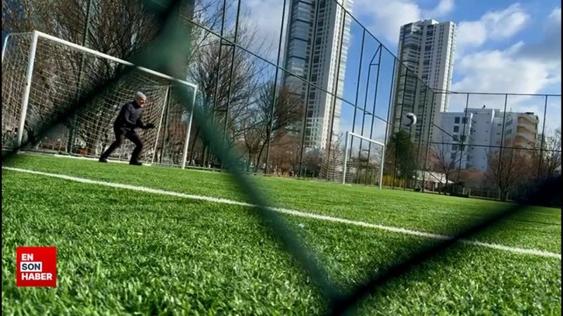 Bakan Abdulkadir Uraloğlu, çocuklarla futbol oynadığı anları paylaştı