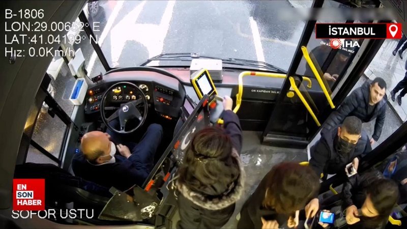 Beşiktaş’ta çaldığı telefonu beğenmeyip geri veren hırsız