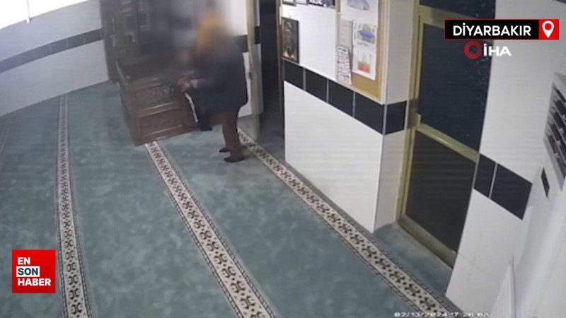 Diyarbakır'da camide oyun oynayan çocuklara bıçak çekti