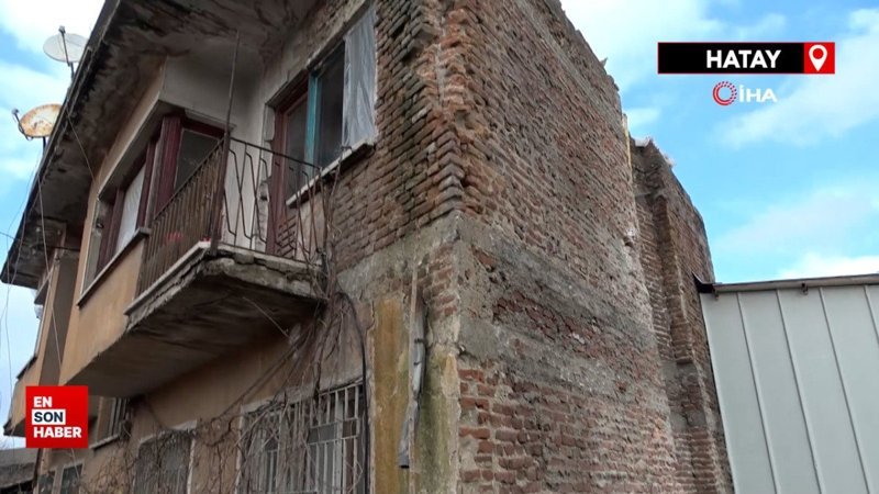 Hatay'da hasarlı bina korkutuyor