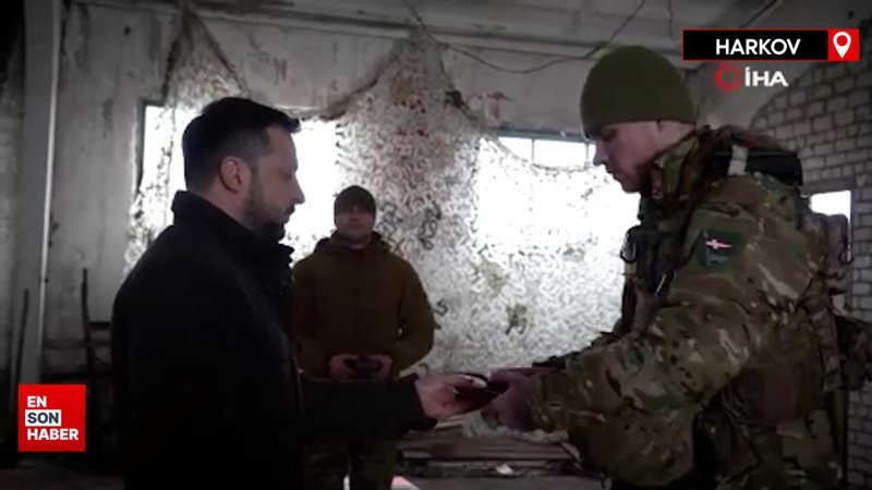 Zelenskiy, cephe hattındaki birlikleri ziyaret etti