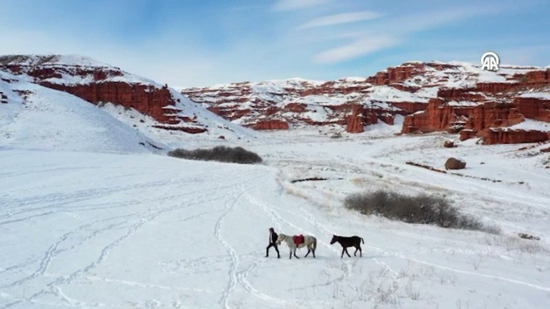 Erzurum Narman Peribacaları'nda muhteşem görüntüler