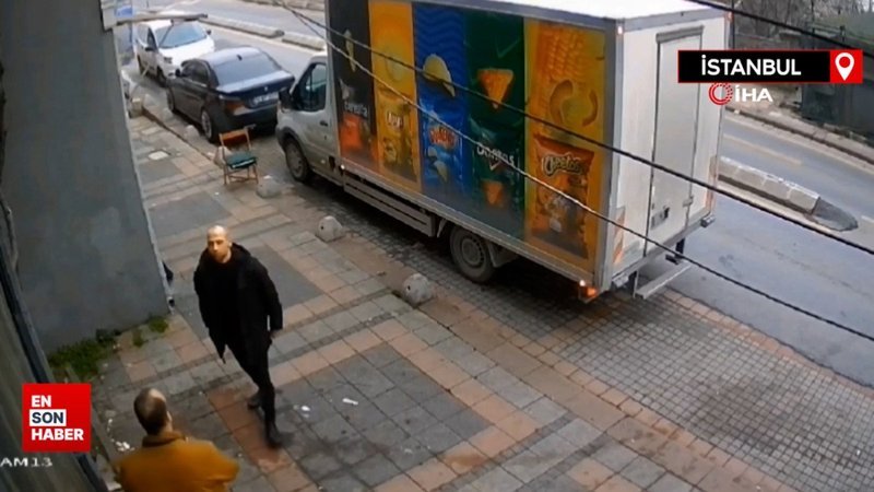 Kağıthane'de eşini selektörle uyaran sürücüyü tehdit etti