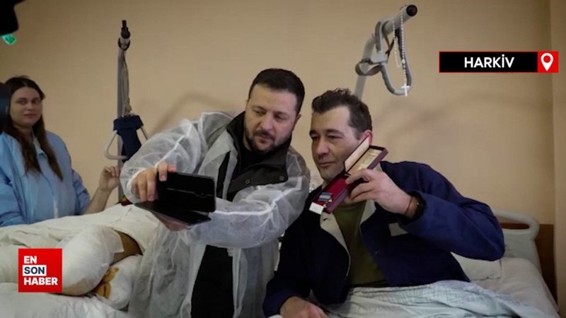 Ukrayna Devlet Başkanı Zelensky, yaralı askerleri hastanede ziyaret etti