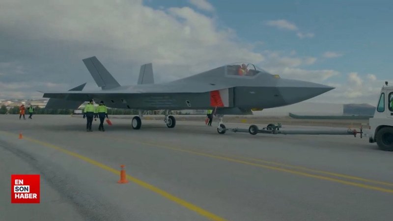 Fahrettin Altun'dan KAAN paylaşımı: Güçlü Türkiye'nin göklerdeki muharibi