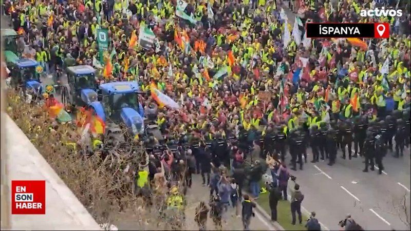 İspanyol çiftçiler, Madrid'de traktörleriyle yolları kapattı