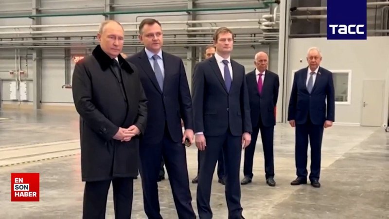 Putin, Kazan Havacılık Fabrikasını ziyaret etti