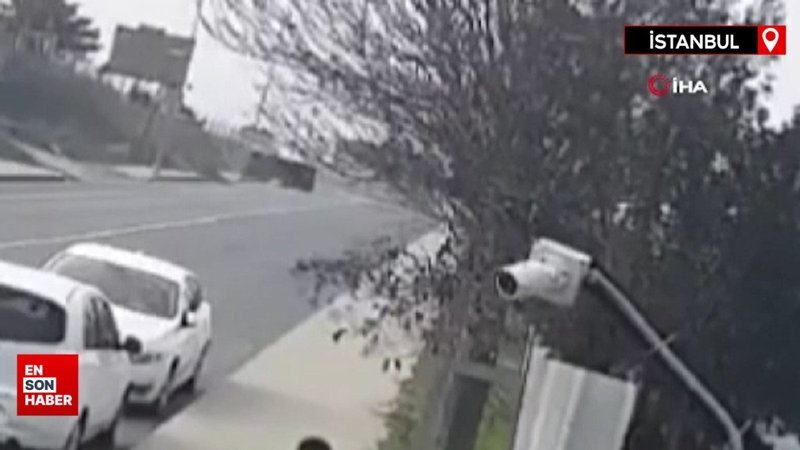 Silivri’de ağaçlık alana uçan araç taklalar atarak durabildi