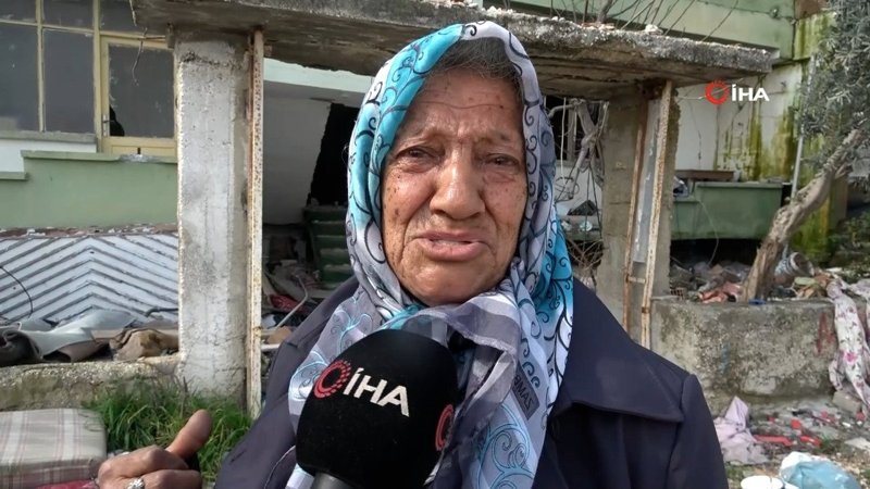 Hatay'da depremzede kadını darp edip, hasarlı evinden demirleri çalıp kaçtılar