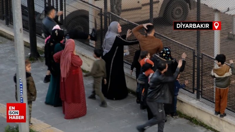 Diyarbakır'da yakınları tutuklanınca adliye tellerini tekmeledi