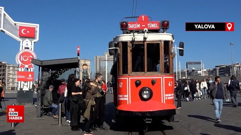 Güneşli ve sıcak havayı fırsat bilenler Taksim’e akın etti