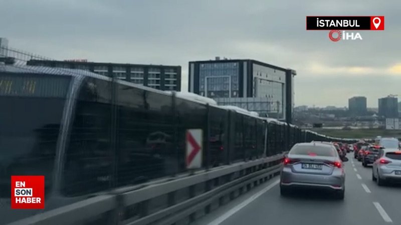 İstanbul'da metrobüs arızası: Yolda uzun kuyruk oluştu
