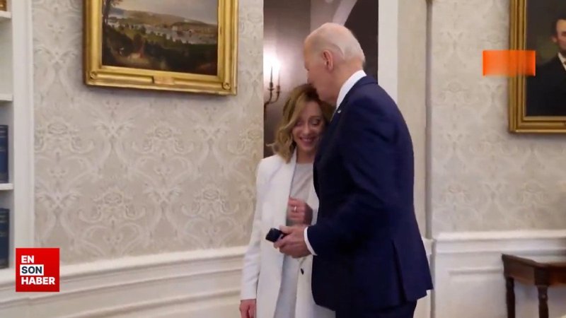 Joe Biden, İtalya Başbakanı Meloni'nin saçlarını öptü