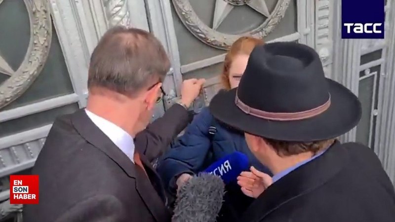 Alman büyükelçinin Rus Dışişleri Bakanlığı'na girişini engelleme çabası