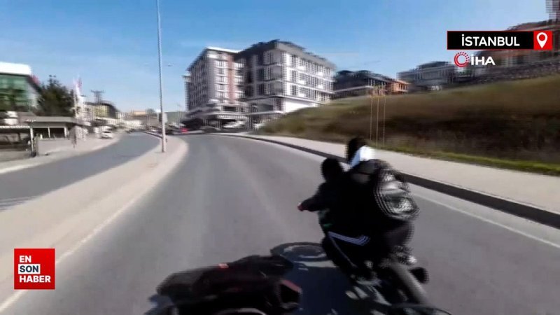 İstanbul'da dur ihtarına uymayan motosikletliyi kovalayan polis memuru