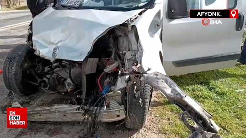 Afyonkarahisar’da tıra çarpan aracın sürücüsü ağır yaralandı