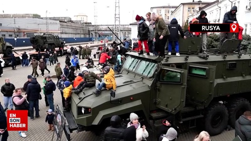 Rusya savaşta ele geçirdiği teçhizatı ganimet treninde sergiliyor