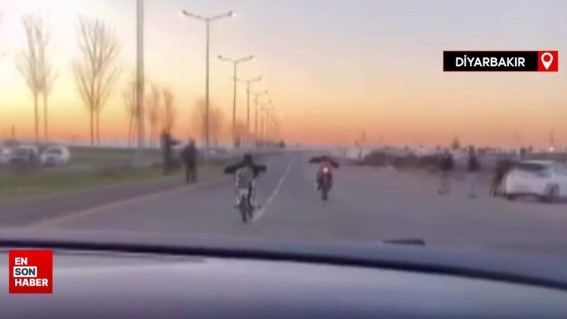 Diyarbakır'da 2 sürücünün yüzüstü yatıp motosiklet kullandığı anlar