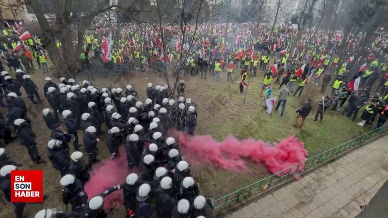 Polonyalı çiftçiler polisle çatıştı