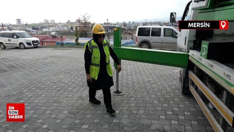 Mersin'de iki çocuk annesi, ön yargıları yıkıp vinç operatörü oldu