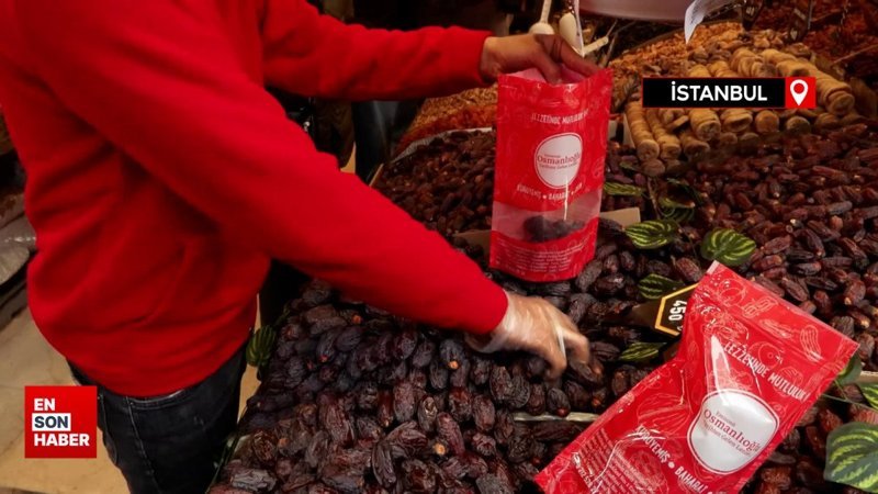 Mısır Çarşısı'nda taneyle hurma satışı