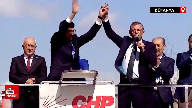 Özgür Özel'in kafası karıştı: Yine yanlış eli kaldırdı