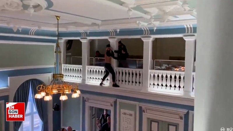 Yasa dışı göçmenlerden İzlanda parlamentosuna baskın