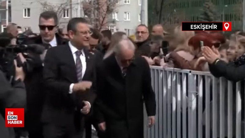 Özgür Özel, Eskişehir'de heykel açılışına katıldı