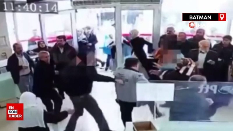 Batman'da güvenlik görevlisinin bıçaklanma anı güvelik kamerasına yansıdı