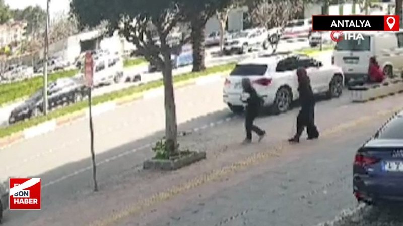 Antalya'da yaya geçidindeki feci kaza