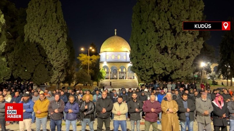 Mescid-i Aksa'da 35 bin Müslüman teravih namazında saf tuttu