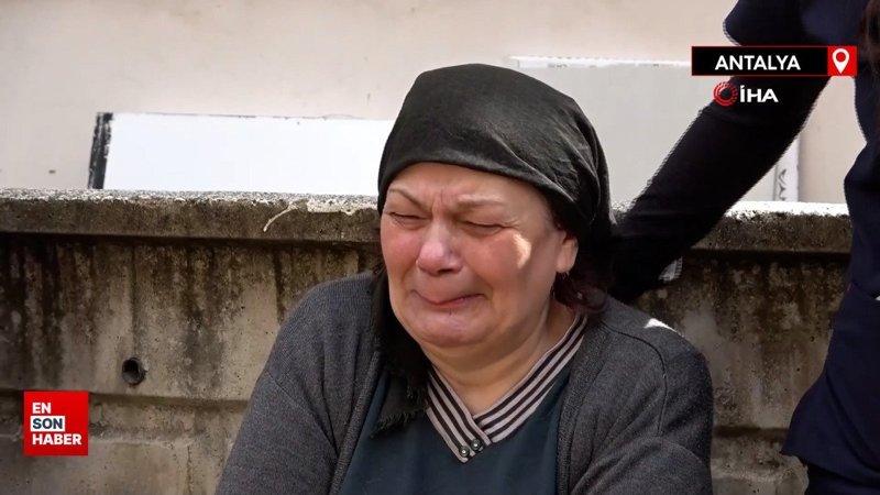 Antalya'da evleri yanan yaşlı çift birbirlerini teselli etti