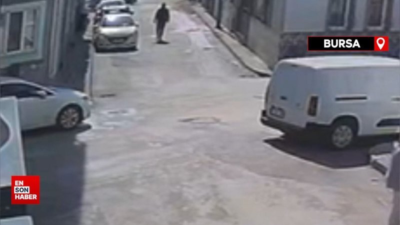 Bursa'da otomobil ile motosiklet kafa kafaya çarpıştı