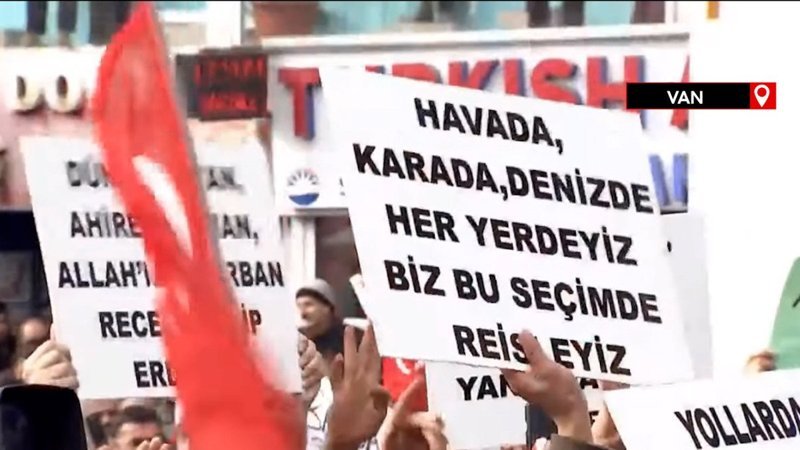 Cumhurbaşkanı Erdoğan Van'da: 55 bin kişi karşıladı