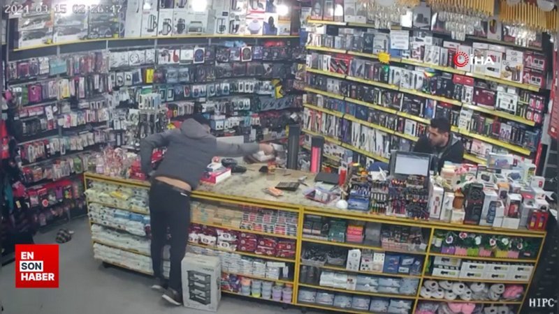 Esenyurt'ta husumetli dehşeti: Kurşun yağdırıp ağır yaraladı